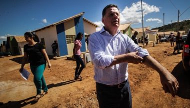 Marconi entrega primeiro residencial do Brasil abastecido com energia solar