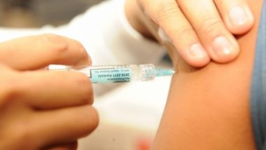 Anvisa pode liberar vacinação em farmácias