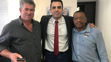 Deputado Gustavo Sebba recebe companheiros políticos em seu gabinete