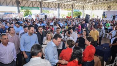 Caravana Goiás na Frente percorre mais 25 municípios até sábado Mais de R$ 1 bilhão de recursos do Goiás na Frente Habitação já estão disponíveis para os municípios que oferecerem a contrapartida das áreas para construção