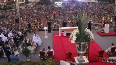 Missa de encerramento da festa do Divino Pai Eterno reúne milhares de fiéis