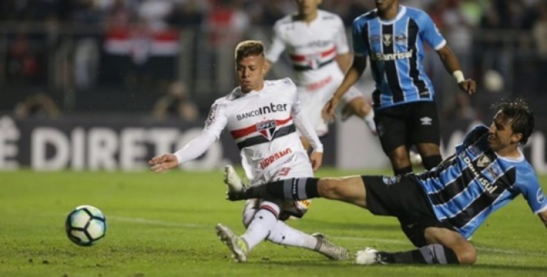 São Paulo empata com Grêmio, segue na zona de rebaixamento e ajuda o Corinthians