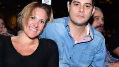 Na Inglaterra, mulher de Evaristo Costa critica o Brasil: “Hospício”