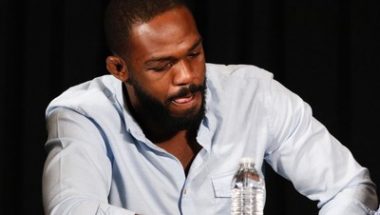 Jones testa positivo para esteroides e deve perder cinturão do UFC, diz site