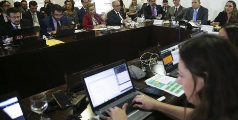 Padilha diz que o PSDB não integra mais a base aliada do governo