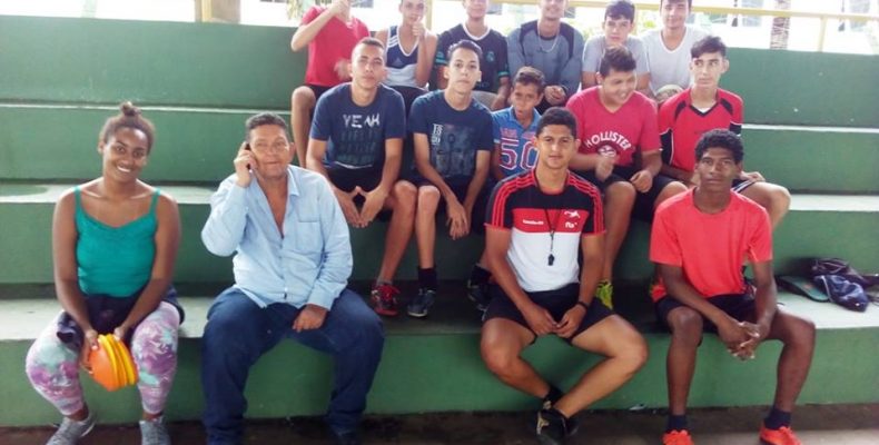 Atletas da escolinha de futebol participarão da inauguração do Campo Society Sintético