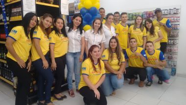 Uma grande festa marcou a reinauguração do Supermercado Newton