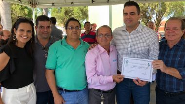 Deputado Gustavo Sebba recebe “Titulo de Cidadão Goiandirense”
