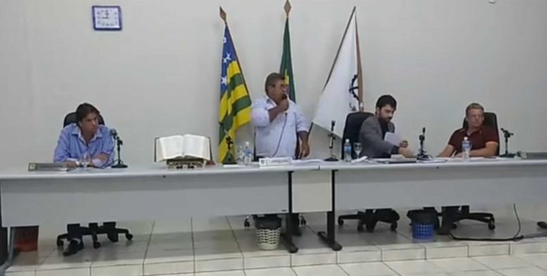 Vereadores de Ouvidor mantém veto do prefeito para isenção do IPTU