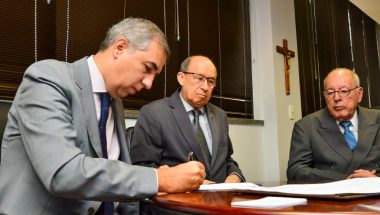 “Acordo vai garantir processo eleitoral totalmente limpo, em Goiás”, disse José Eliton ao assinar termo para combater “fakenews”
