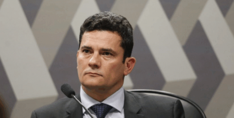 Moro apresenta projeto que isenta pena de policial que mata em serviço