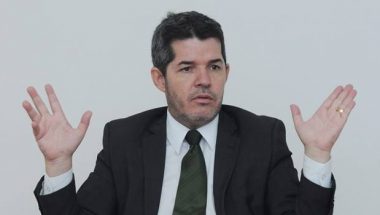 PSL, que ajudou na candidatura de Caiado, revela afastamento do governador