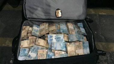 PF encontra R$1 milhão em carro e prende ex-chefe de gabinete de Marconi Perillo