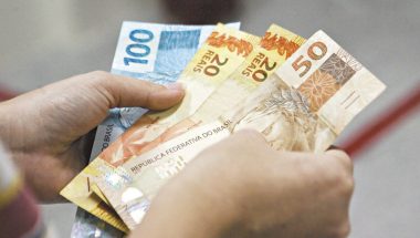 Governo propõe salário mínimo de R$ 1.040 para o próximo ano