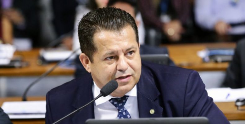 CCJ cancela eleições e dá 2 anos de mandato a prefeitos e vereadores