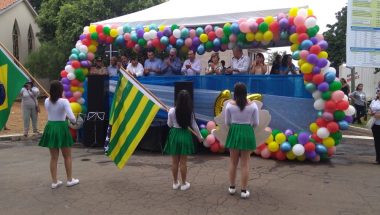 Com belo desfile cívico Campo Alegre de Goiás comemora 66 anos de emancipação política