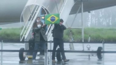 Aviões com grupo de brasileiros vindos da China pousam em Base Aérea de Aná
