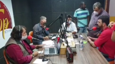 Dono da rádio, vereador entra em estúdio e impede entrevista com ex-prefeito de Catalão