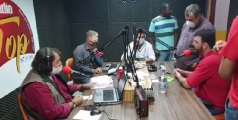 Dono da rádio, vereador entra em estúdio e impede entrevista com ex-prefeito de Catalão
