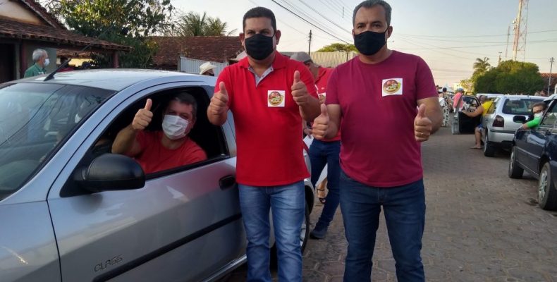 Cebinha e Nelci realiza adesivaço no primeiro ato de campanha em Ouvidor