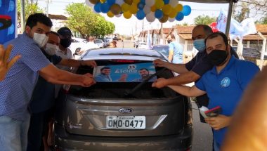 Mais de 250 motoristas participaram do “adesivaço” de Alexandre Alcino e Zé Bete em Nova Aurora