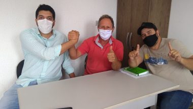 Em Nova Aurora, Fausto Ferreira declara apoio aberto aos candidatos a prefeito Alexandre Alcino e vice Zé Bete