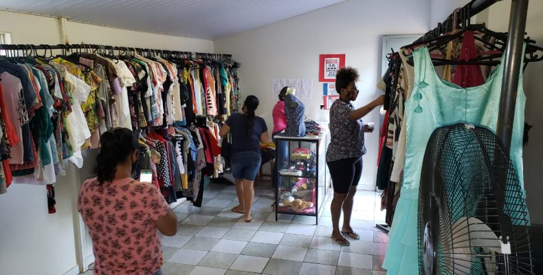 Bazar realizado em Anhanguera terá renda revertida para compra de brinquedos natalino