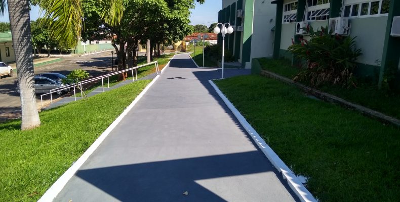 Câmara de Goiandira entrega nova passarela para deficientes físico
