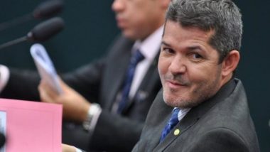 ‘Se houver pressão popular, com certeza o presidente não dura um mês’, diz Delegado Waldir sobre impeachment