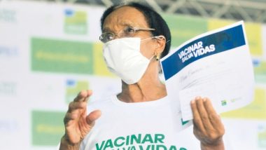“Pode vacinar, não dói, não faz mal, só bem”, diz primeira vacinada em Goiás