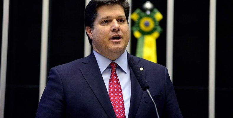 Na véspera da eleição, DEM abandona Maia e decide ficar isento na disputa da Câmara