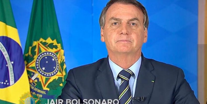 Em rede nacional, Bolsonaro muda o tom e mente sobre sua atuação contra a pandemia