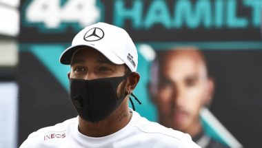 Em final espetacular, Hamilton supera Verstappen e vence GP do Bahrein