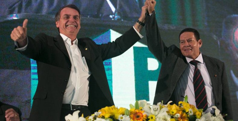 General Mourão é cotado para disputar Presidência contra Bolsonaro