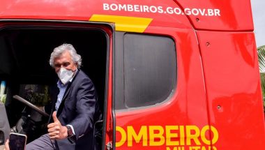 Governador Caiado entrega novas viaturas para a Polícia e Corpo de Bombeiros em Catalão