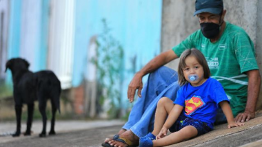 Crianças com Covid-19 lutam pela vida em hospitais de Goiás