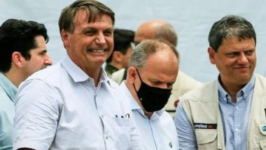 “Já está pronto”, diz Bolsonaro sobre decreto contra isolamento social na pandemia