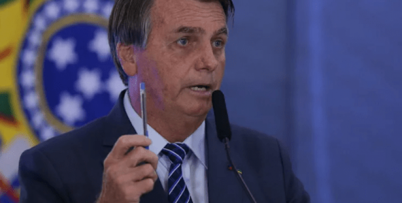 Canetada aumenta salário de Bolsonaro e ministros em até 69% e estoura teto