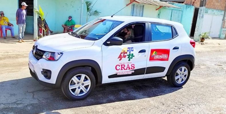 Prefeitura de Anhanguera entrega três carros 0 km as pastas de Saúde, Educação, Assistência Social e um reformado a Secretária de Transportes e Obras