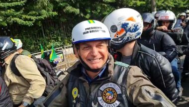 Bolsonaro é autuado pelo governo de São Paulo por não usar máscara em motociata
