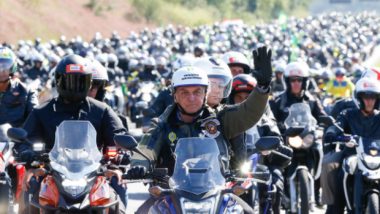 Passeio de moto de Bolsonaro custou R$ 1,2 milhão ao governo