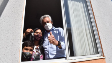 Caiado entrega 56 unidades habitacionais em Morrinhos
