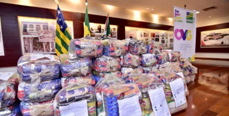 Governo de Goiás e OVG recebem doação de 2,7 mil cestas básicas da mineradora Anglo American