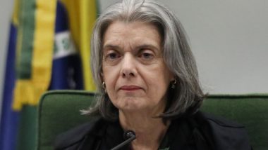 Cármen Lúcia envia à PGR notícia-crime contra Bolsonaro por live sobre urna