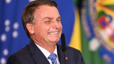 Centrão visa criar cargo de senador vitalício para Bolsonaro, caso ele seja derrotado em 2022