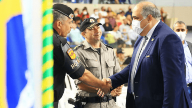 Luiz Sampaio apadrinha turma de policiais em Catalão