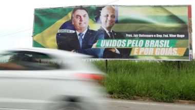 Ministério Público de Goiás deve apurar outdoor de Bolsonaro com Vitor Hugo