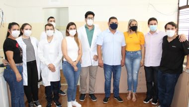 MAIS SAÚDE: Laboratório do Hospital Municipal de Ouvidor recebe aparelho de bioquímica novo e outros equipamentos para atender a população