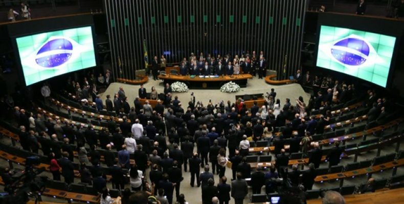 Janela partidária: parlamentares se preparam para mudanças de siglas