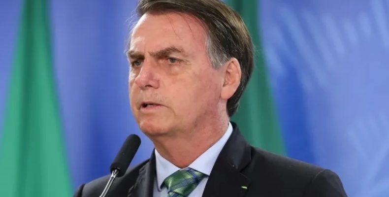 Bolsonaro diz que Brasil vai conceder visto humanitário a ucranianos